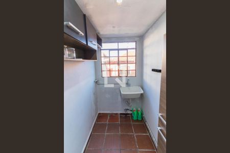 Casa à venda com 200m², 3 quartos e 2 vagas Casa à venda com 200m², 3 quartos e 2 vagasLavanderia