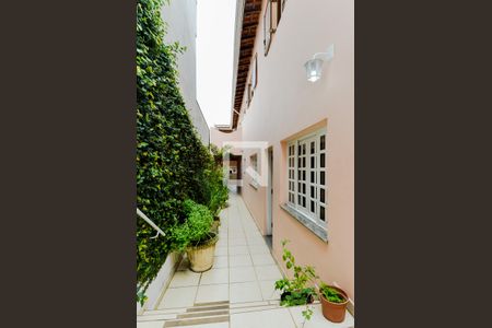 Casa à venda com 275m², 3 quartos e 3 vagasCorredor Lateral 