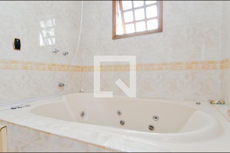 Casa à venda com 275m², 3 quartos e 3 vagasBanheiro da Suíte 1