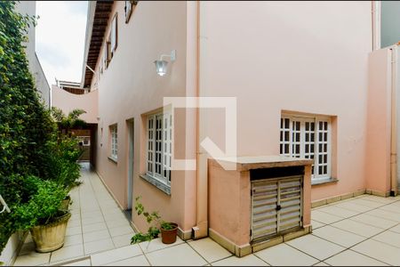 Casa à venda com 275m², 3 quartos e 3 vagasCorredor Lateral 