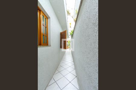Casa à venda com 180m², 3 quartos e 4 vagas Casa à venda com 180m², 3 quartos e 4 vagasCorredor Lateral