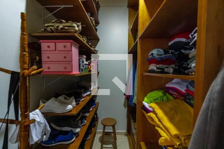 Casa à venda com 180m², 3 quartos e 4 vagas Casa à venda com 180m², 3 quartos e 4 vagasCloset da suíte