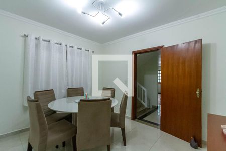 Casa à venda com 180m², 3 quartos e 4 vagas Casa à venda com 180m², 3 quartos e 4 vagasCopa