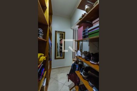 Casa à venda com 180m², 3 quartos e 4 vagas Casa à venda com 180m², 3 quartos e 4 vagasCloset da suíte