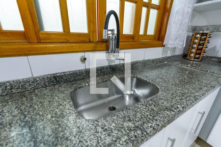 Casa à venda com 180m², 3 quartos e 4 vagas Casa à venda com 180m², 3 quartos e 4 vagasCozinha