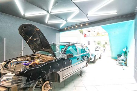 Casa à venda com 180m², 3 quartos e 4 vagas Casa à venda com 180m², 3 quartos e 4 vagasGaragem