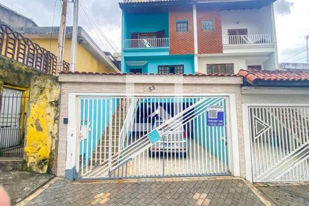 Casa à venda com 180m², 3 quartos e 4 vagas Casa à venda com 180m², 3 quartos e 4 vagasFachada