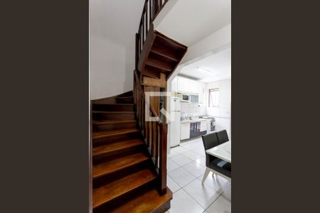 Casa à venda com 150m², 3 quartos e 1 vagaEscadas