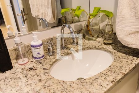 Apartamento à venda com 103m², 4 quartos e 2 vagasBanheiro da Suíte 1 Pia