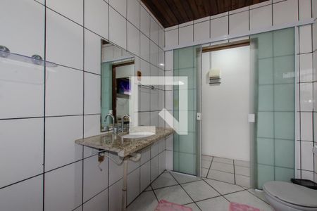 Casa para alugar com 200m², 5 quartos e 5 vagasBanheiro social