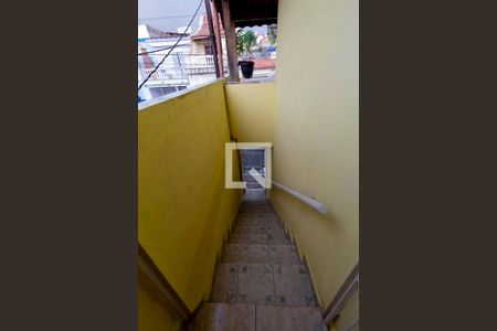 Casa para alugar com 80m², 2 quartos e sem vaga Casa para alugar com 80m², 2 quartos e sem vagaEscada Entrada