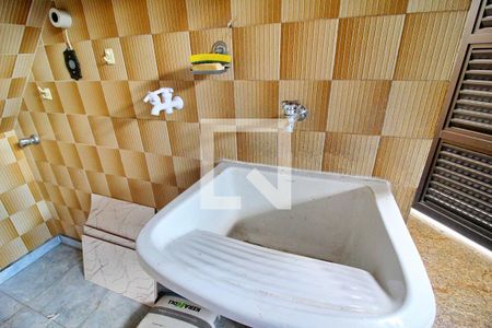 Casa à venda com 220m², 2 quartos e 1 vagaÁrea de Serviço / Garagem