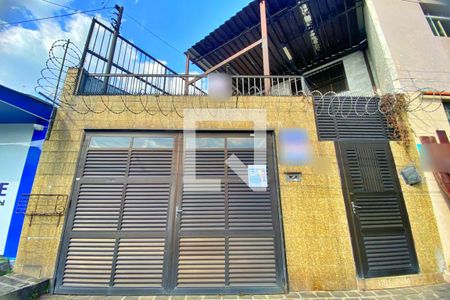 Casa à venda com 220m², 2 quartos e 1 vaga Casa à venda com 220m², 2 quartos e 1 vagaFachada 2