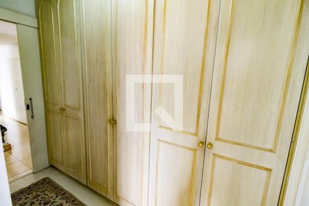 Apartamento à venda com 300m², 3 quartos e 3 vagasCloset
