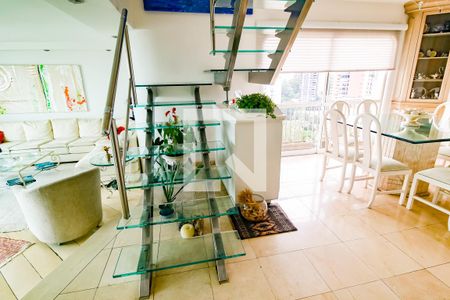 Apartamento à venda com 300m², 3 quartos e 3 vagasEscada de acesso