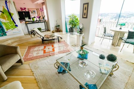 Sala 2 de apartamento à venda com 3 quartos, 300m² em Vila Suzana, São Paulo