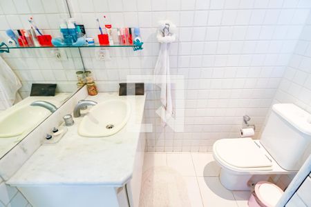 Apartamento à venda com 300m², 3 quartos e 3 vagasBanheiro da Suíte 1