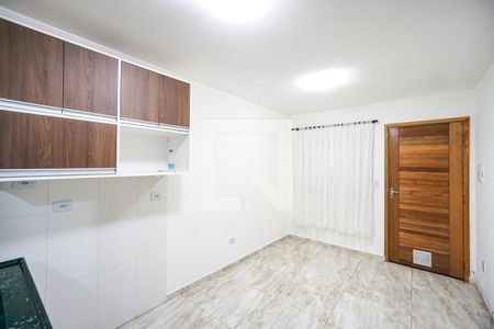Sala e cozinha de apartamento para alugar com 2 quartos, 42m² em Chácara Santo Antônio, São Paulo