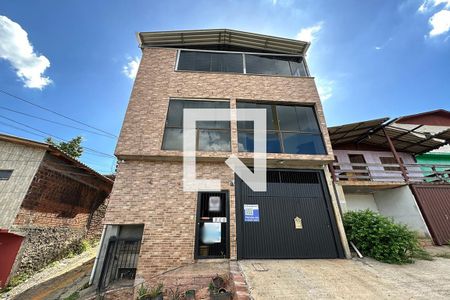 Casa à venda com 400m², 3 quartos e 4 vagasFachada