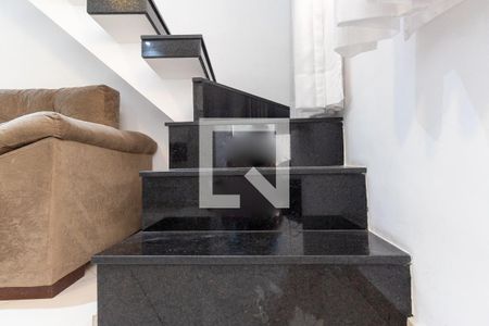 Escada de casa de condomínio à venda com 2 quartos, 100m² em Vila Araguaia, São Paulo