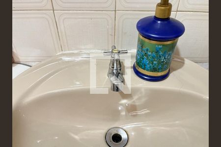 Casa à venda com 240m², 5 quartos e 3 vagasCasa  3 - Banheiro