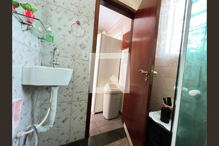 Casa à venda com 240m², 5 quartos e 3 vagasCasa  4 - Banheiro 