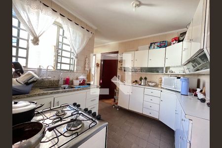 Casa à venda com 240m², 5 quartos e 3 vagasCasa  4 - Cozinha