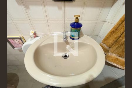 Casa à venda com 240m², 5 quartos e 3 vagasCasa  3 - Banheiro