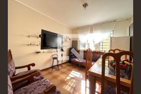 Casa à venda com 240m², 5 quartos e 3 vagasCasa  4 - Sala 