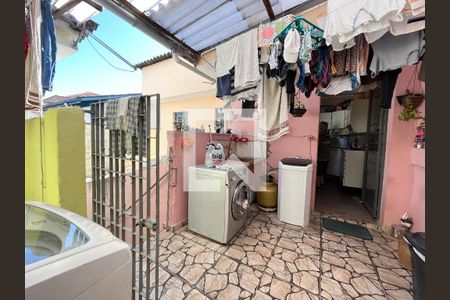 Casa à venda com 240m², 5 quartos e 3 vagasCasa  4 - Área de Serviço