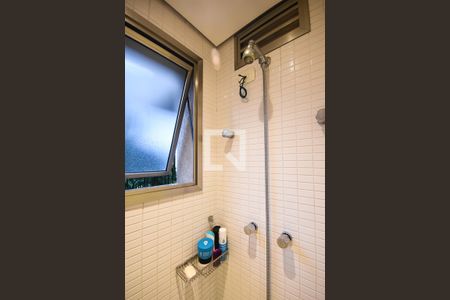 Apartamento à venda com 212m², 3 quartos e 4 vagasChuveiro do banheiro da suíte 1