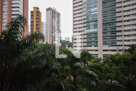 Apartamento à venda com 212m², 3 quartos e 4 vagasVista