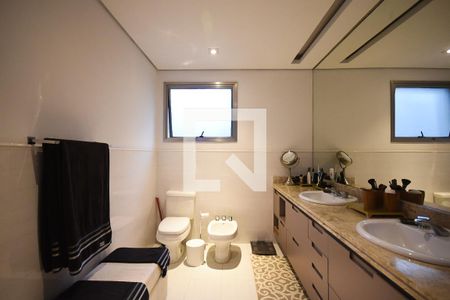 Apartamento à venda com 212m², 3 quartos e 4 vagasBanheiro suíte 3