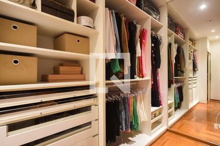 Apartamento à venda com 212m², 3 quartos e 4 vagasArmário da suíte 3