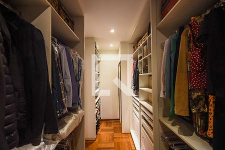 Apartamento à venda com 212m², 3 quartos e 4 vagasArmário da suíte 3