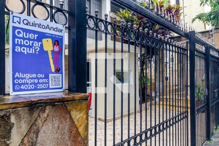 Apartamento à venda com 98m², 2 quartos e sem vagaPlaquinha na fachada