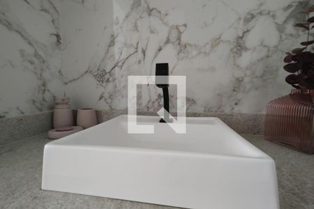 Apartamento à venda com 78m², 2 quartos e 2 vagas Apartamento à venda com 78m², 2 quartos e 2 vagasBanheiro da Suíte