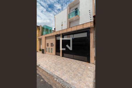 Casa de condomínio para alugar com 90m², 2 quartos e 1 vaga Casa de condomínio para alugar com 90m², 2 quartos e 1 vagaFachada