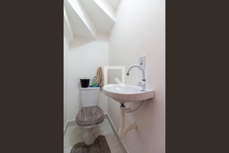 Lavabo de casa de condomínio para alugar com 2 quartos, 90m² em Itaquera, São Paulo