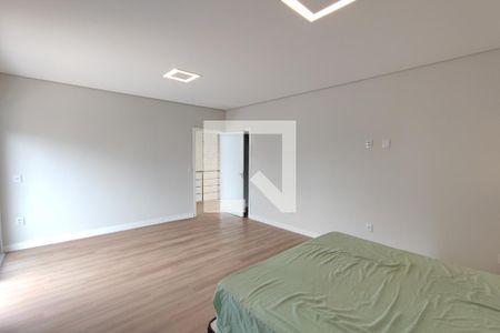 Casa de condomínio à venda com 360m², 3 quartos e 4 vagasSuíte master
