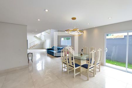 Casa de condomínio à venda com 360m², 3 quartos e 4 vagasSala de Jantar