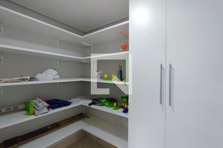 Casa de condomínio à venda com 360m², 3 quartos e 4 vagasDespensa