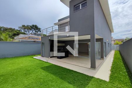 Casa de condomínio à venda com 360m², 3 quartos e 4 vagasQuintal 