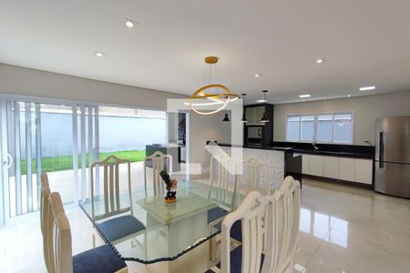 Casa de condomínio à venda com 360m², 3 quartos e 4 vagasSala de Jantar