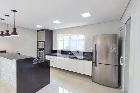 Casa de condomínio à venda com 360m², 3 quartos e 4 vagasCozinha 