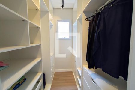 Casa de condomínio à venda com 360m², 3 quartos e 4 vagasCloset  Suíte master