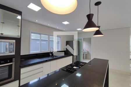 Casa de condomínio à venda com 360m², 3 quartos e 4 vagasCozinha 