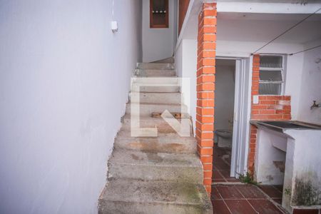 Casa para alugar com 130m², 2 quartos e sem vaga Casa para alugar com 130m², 2 quartos e sem vagaEscadas