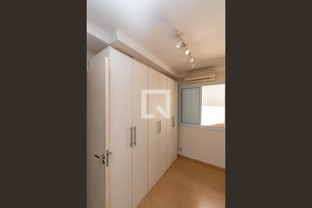Closet da suíte  de casa de condomínio para alugar com 3 quartos, 200m² em Chácara Primavera, Campinas