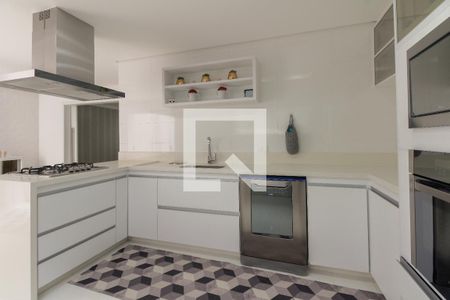 Casa à venda com 390m², 4 quartos e 7 vagas Casa à venda com 390m², 4 quartos e 7 vagasCozinha